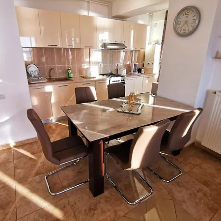 Elisa Summerland Apartamento