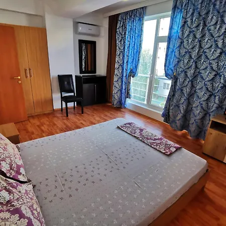 Elisa Summerland Apartment Mamaia