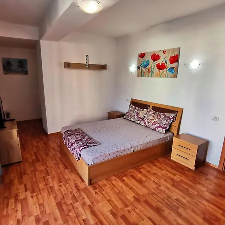 Elisa Summerland Apartment *